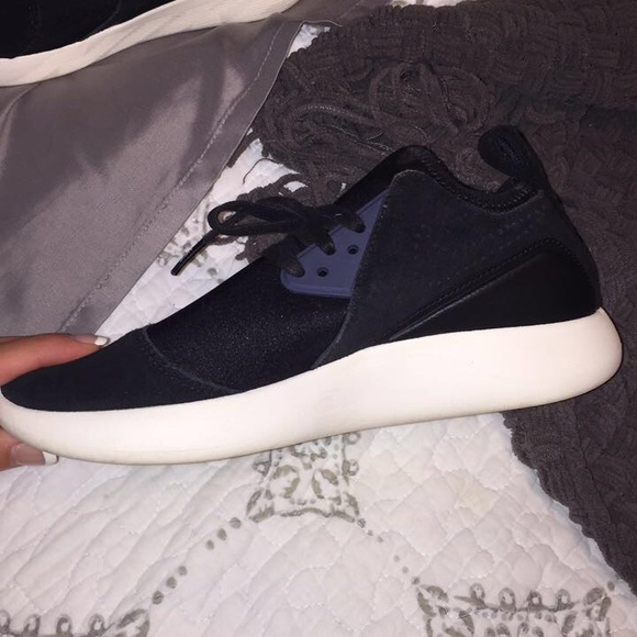 Nike shoes - Picture 2 of 3